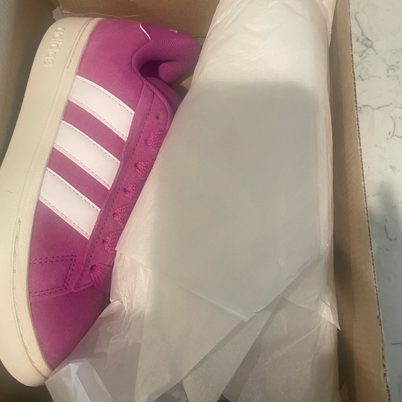 Adidas Women's Magenta Athletic Shoes comes w/ free 6 pack of socks. - Picture 8 of 14